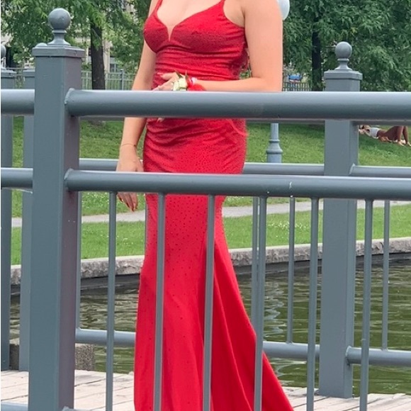 Elegant Prom -Red Graduation dress - Picture 3 of 11